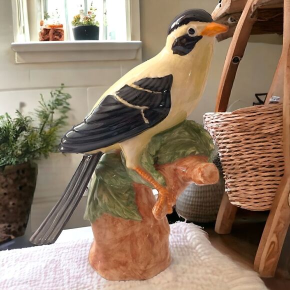 Vintage Goldfinch Bird Figurine Porcelain Handpainted Large 9" Signed By Artist. - Picture 12 of 16